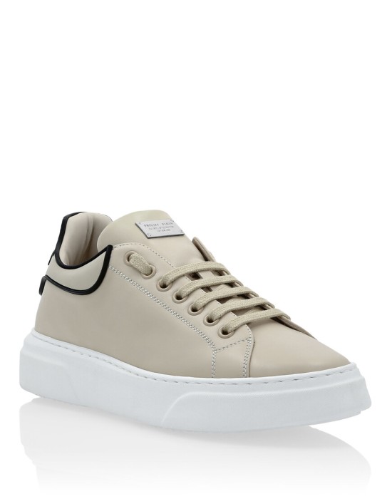 кроссовки  по цене 26745 руб вид справа