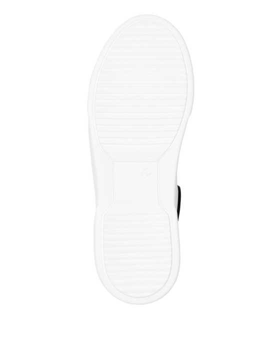 Товар белого цвета с внутренней стороны