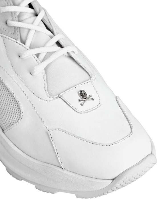 кроссовки  из проверенных материалов спереди