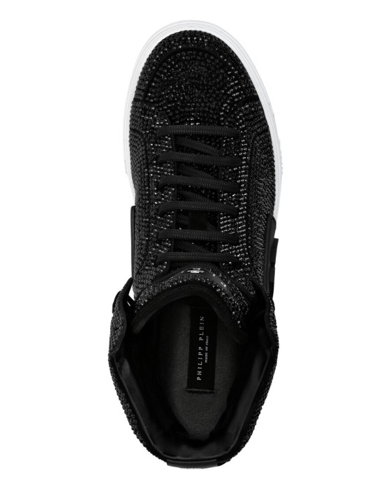 Товар черного цвета с внутренней стороны