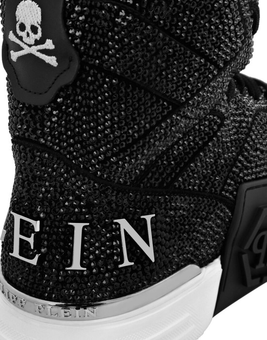 кроссовки  классического стиля с лицевой стороны