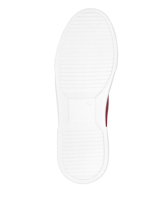 Товар красного цвета с внутренней стороны