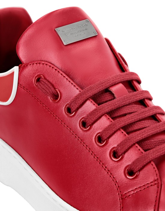 кроссовки  из проверенных материалов спереди