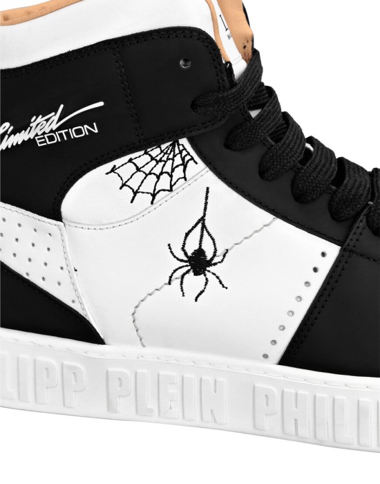 кроссовки  из проверенных материалов спереди