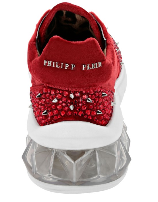 кроссовки  из проверенных материалов спереди