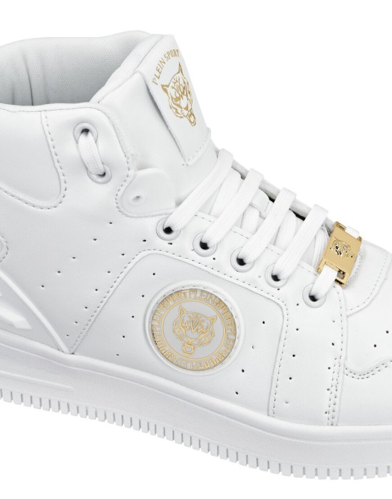 кроссовки  из проверенных материалов спереди