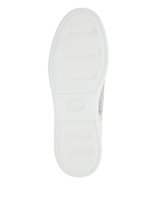 Товар белого цвета с внутренней стороны