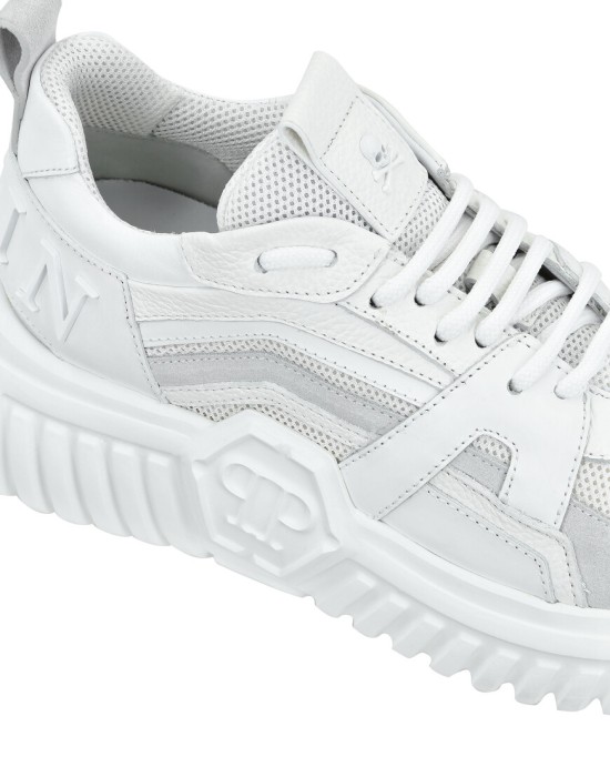 кроссовки  из проверенных материалов спереди