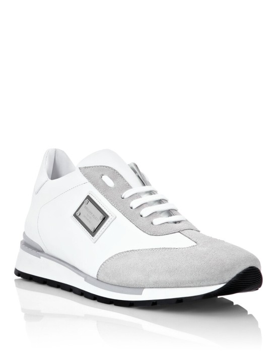 кроссовки  по цене 32560 руб вид справа