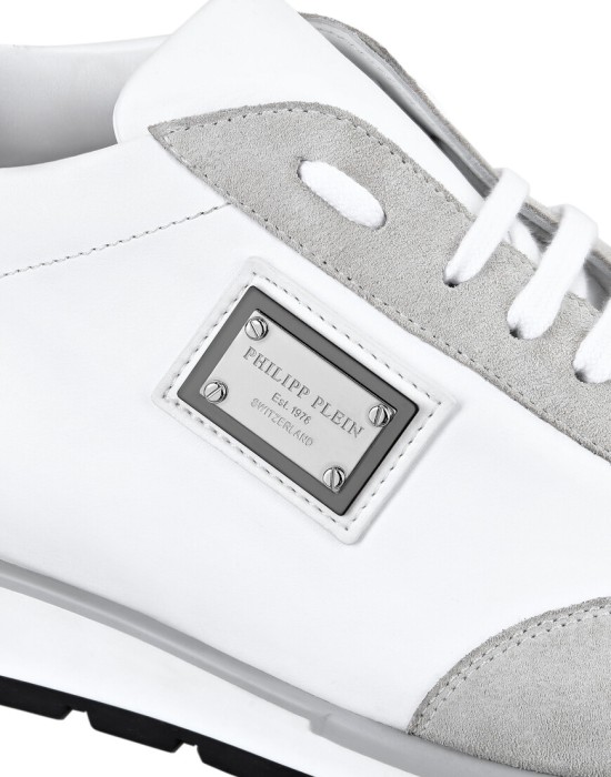 кроссовки  из проверенных материалов спереди