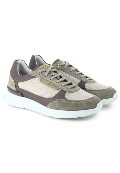 кроссовки  по цене 146115 руб вид справа