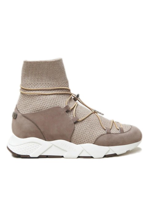 кроссовки  по цене 71315 руб вид справа