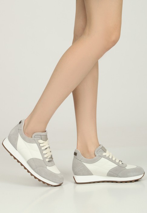 Товар серого цвета с внутренней стороны