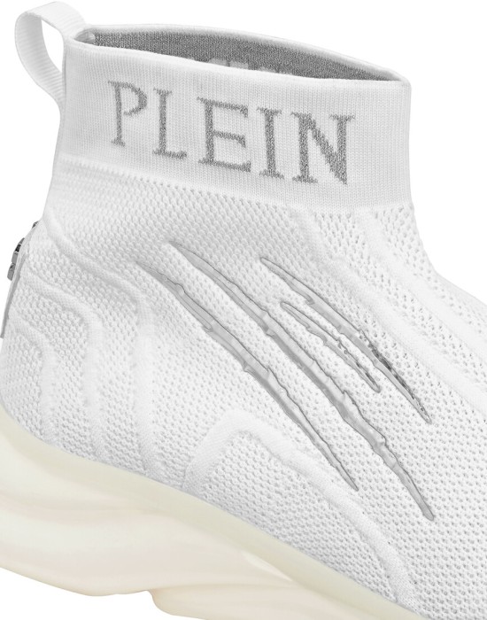 кроссовки  из проверенных материалов спереди