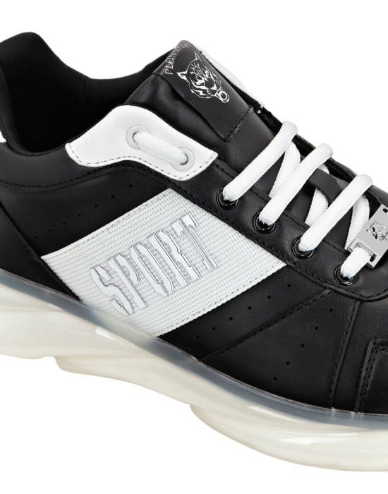 кроссовки  из проверенных материалов спереди