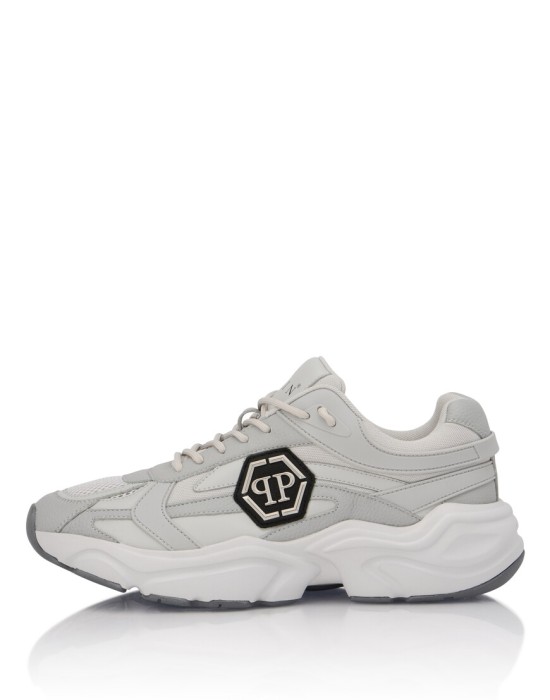 кроссовки  из проверенных материалов спереди