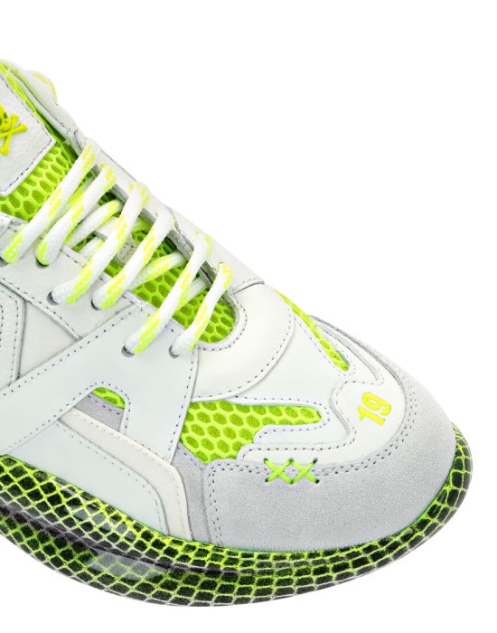 кроссовки  из проверенных материалов спереди