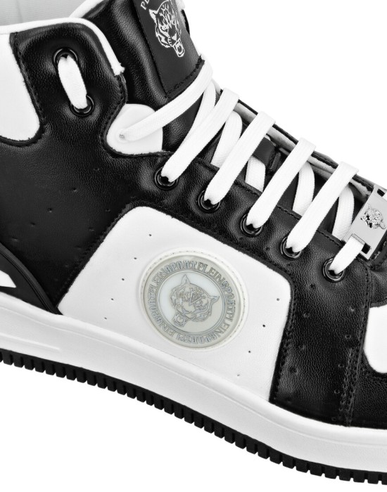 кроссовки  из проверенных материалов спереди