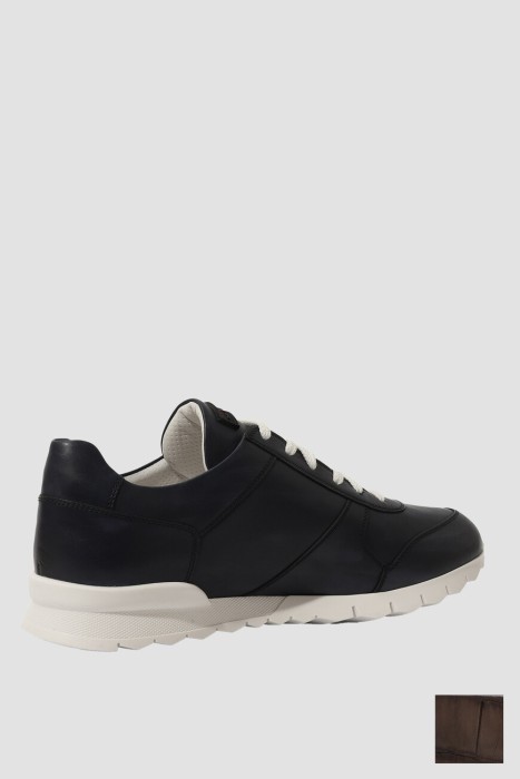 Товар коричневого цвета с внутренней стороны