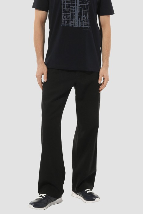 кроссовки  по цене 708000 руб вид справа