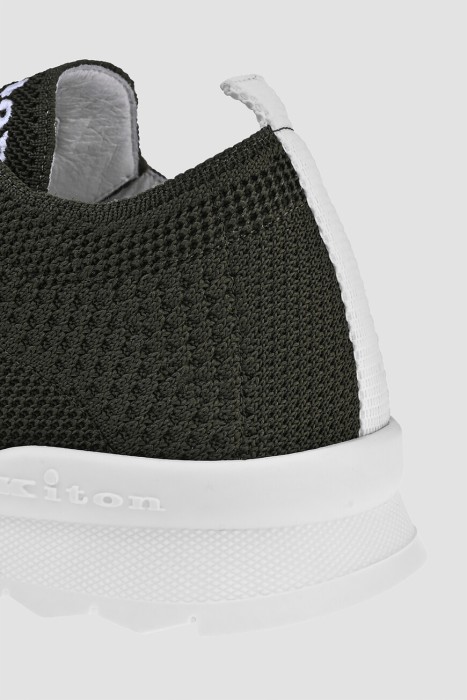 Товар зеленого цвета с внутренней стороны