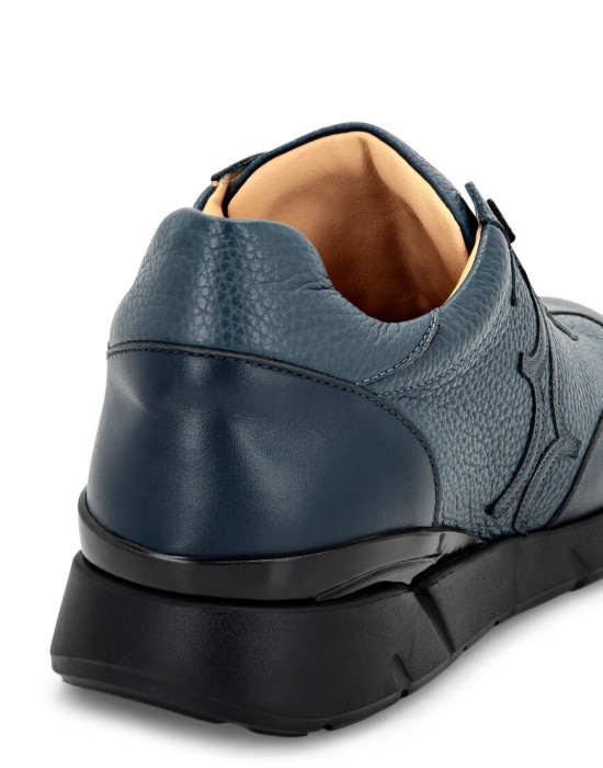 кроссовки  из проверенных материалов спереди