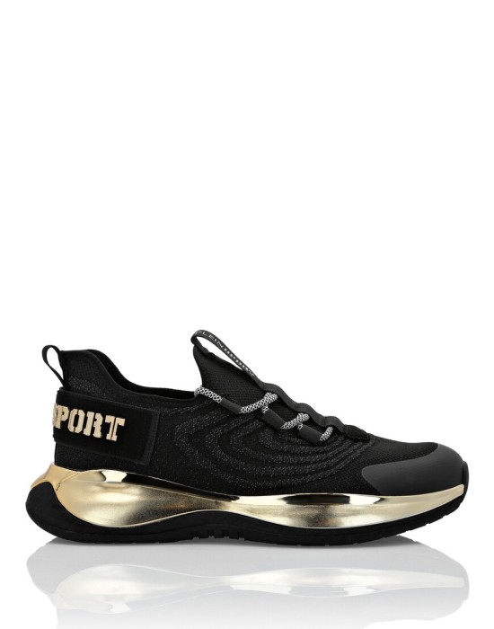 кроссовки  по цене 18480 руб вид справа