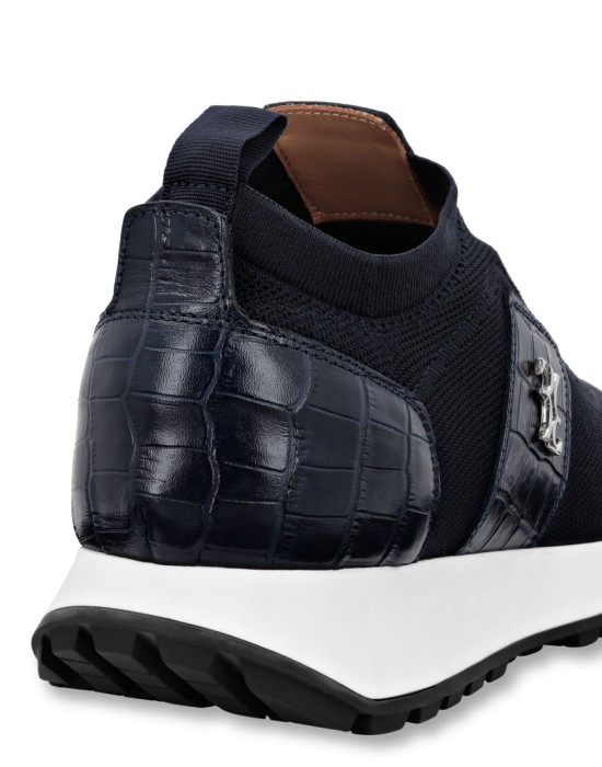 кроссовки  по цене 40800 руб вид справа