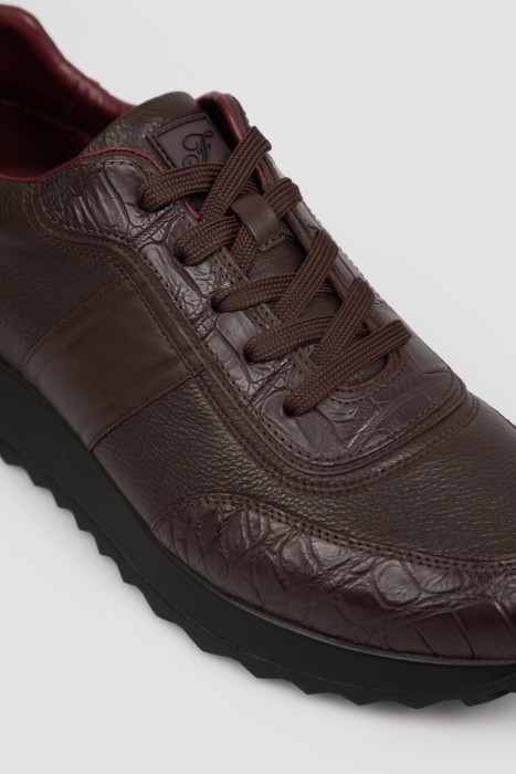 Товар коричневого цвета с внутренней стороны