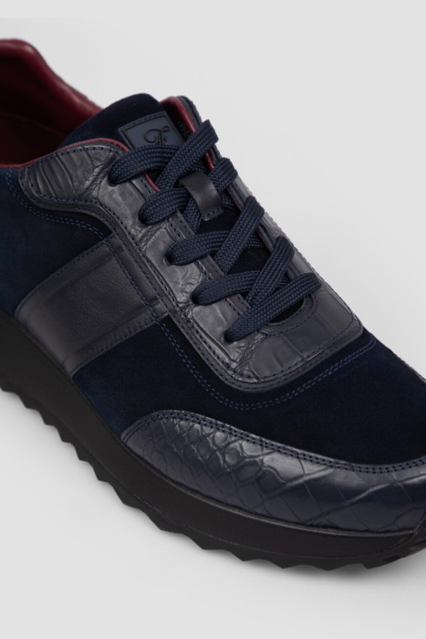 Товар синего цвета с внутренней стороны