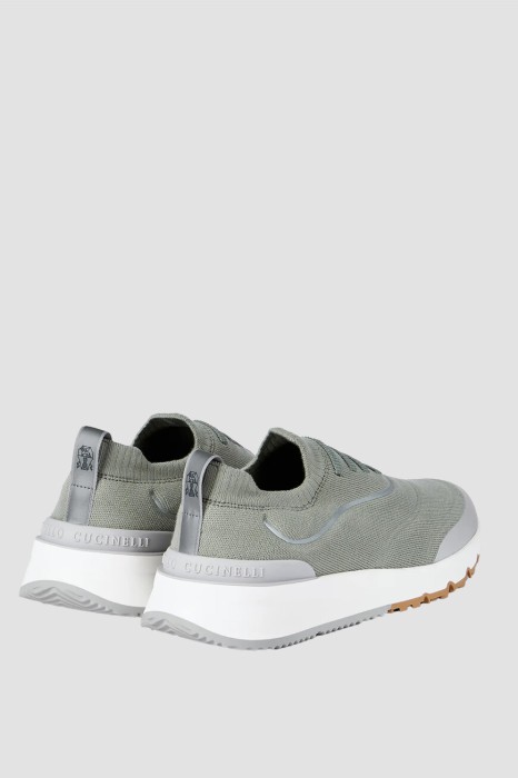 Товар зеленого цвета с внутренней стороны