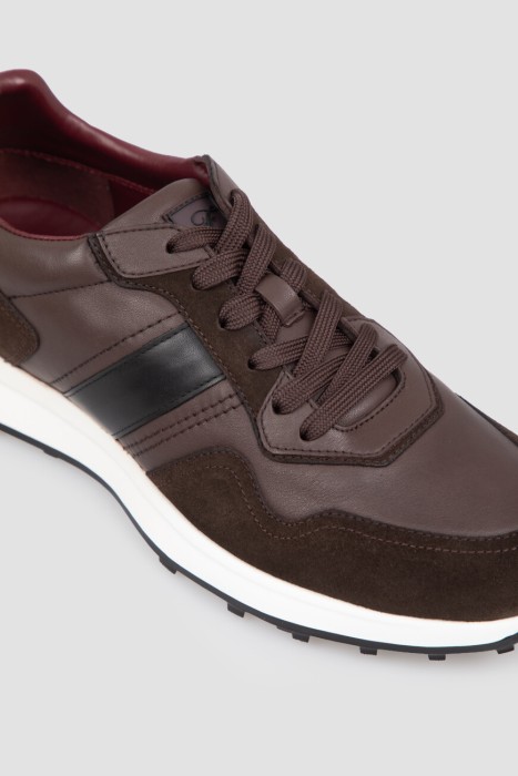 Товар коричневого цвета с внутренней стороны