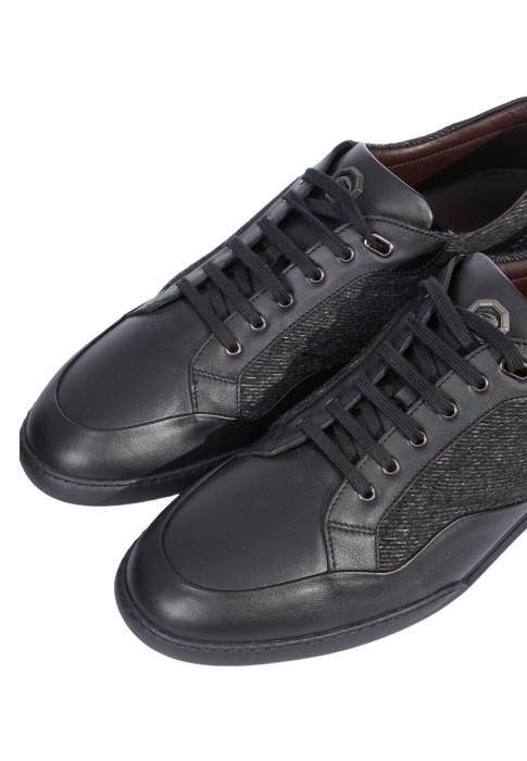 Товар черного цвета с внутренней стороны