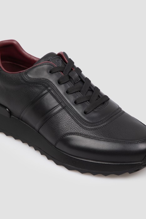 Товар черного цвета с внутренней стороны