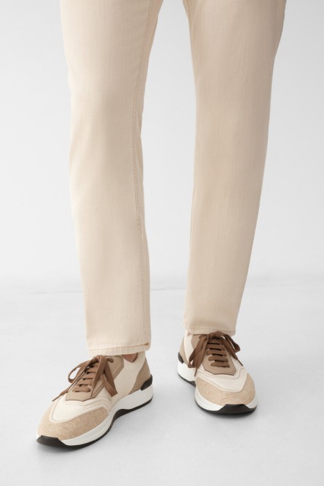 кроссовки  по цене 176000 руб вид справа