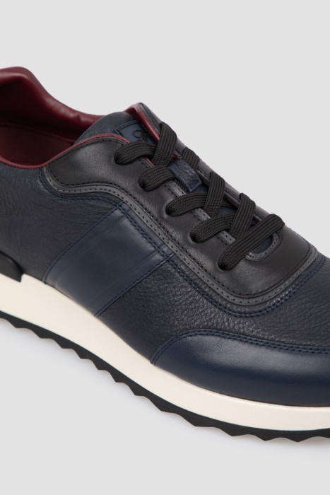 Товар синего цвета с внутренней стороны