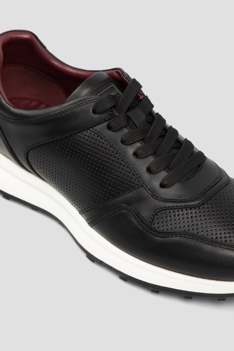 Товар черного цвета с внутренней стороны