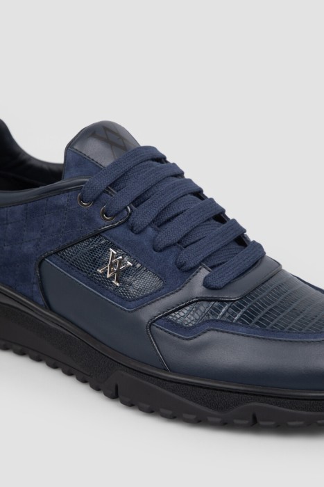 Товар синего цвета с внутренней стороны