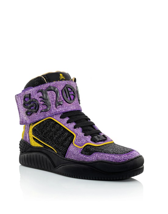 кроссовки  по цене 185924 руб вид справа