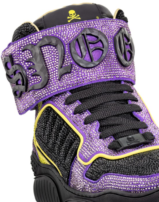 Товар желтого цвета с внутренней стороны