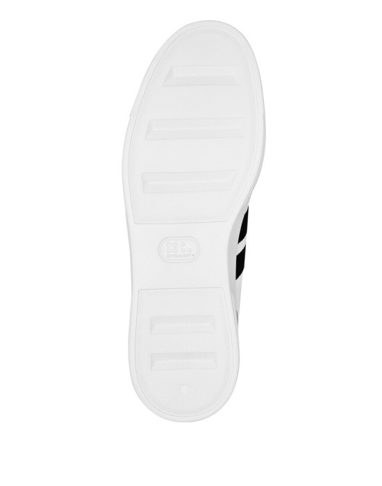 кроссовки  по цене 38376 руб вид справа