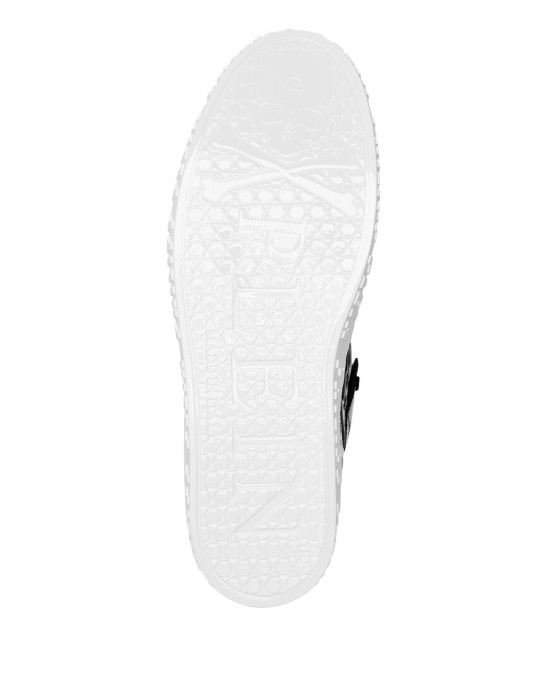 Товар белого цвета с внутренней стороны