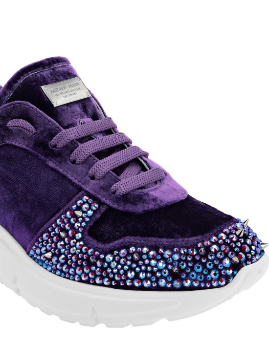 кроссовки  из проверенных материалов спереди