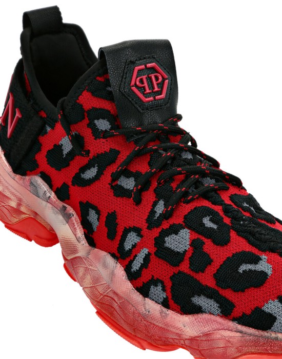 кроссовки  из проверенных материалов спереди