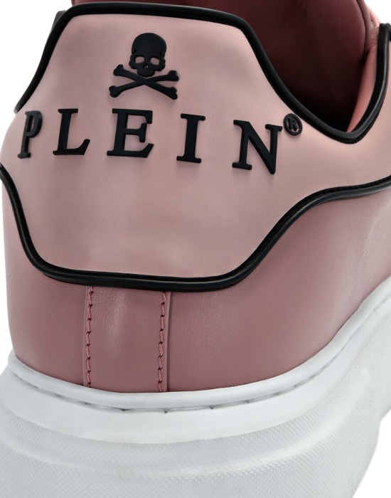 кроссовки  из проверенных материалов спереди