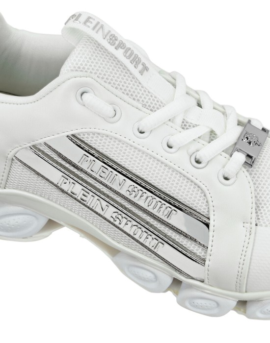 кроссовки  из проверенных материалов спереди