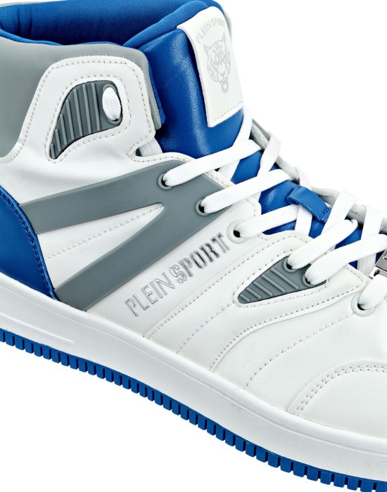 кроссовки  из проверенных материалов спереди