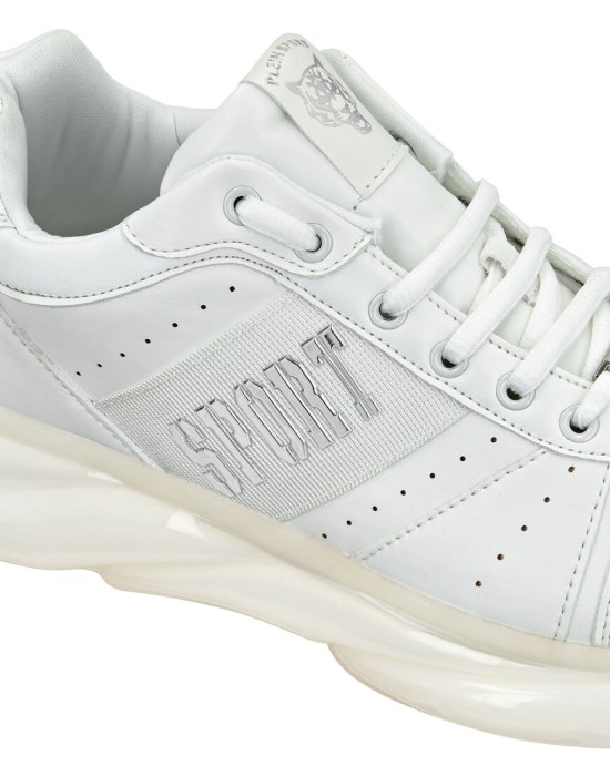 кроссовки  из проверенных материалов спереди