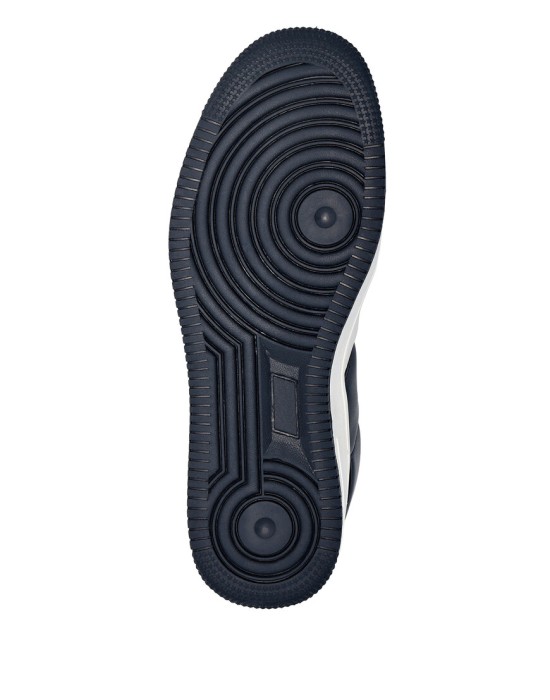 Товар белого цвета с внутренней стороны