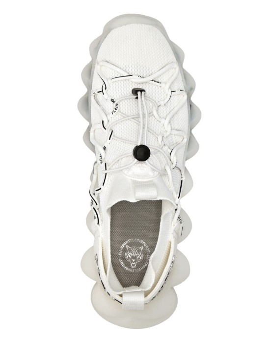 кроссовки  из проверенных материалов спереди